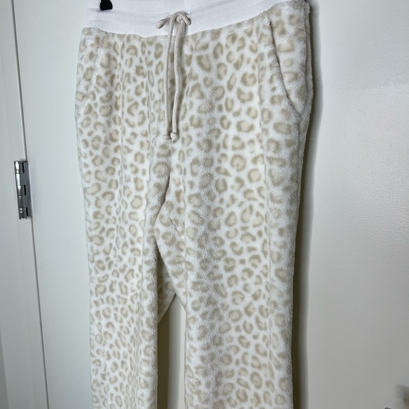 Old Navy Leopard Print Joggers - Picture 4 of 7
